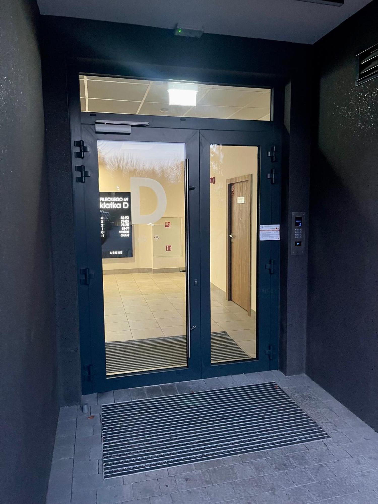 דירות ורשה Time&House Pileckiego Przy Centrum Onkologi I Klinice Novum Apartament Na Wylacznosc Pokoj,Sypialnia,Lozko, Lazienka,Kuchnia מראה חיצוני תמונה